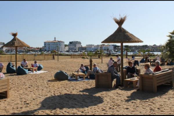 SAINT GILLES CROIX DE VIE : UNE PLAGE ÉPHÉMÈRE